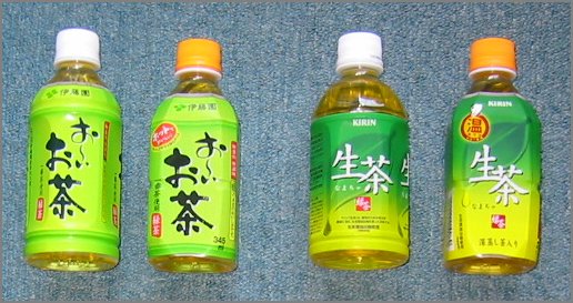 同じお茶（商品）なのに違う容器（ペットボトル）で販売されている「お～いお茶」、「生茶」の写真